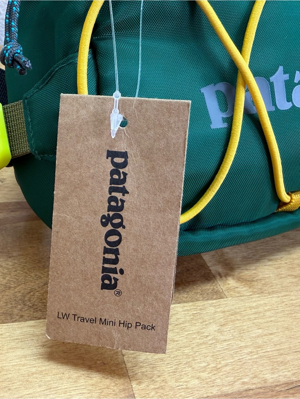 Patagonia LW Travel Mini Hip Pack 49446 Green Yellow NWT Waist Belt Bag - Picture 4 of 7